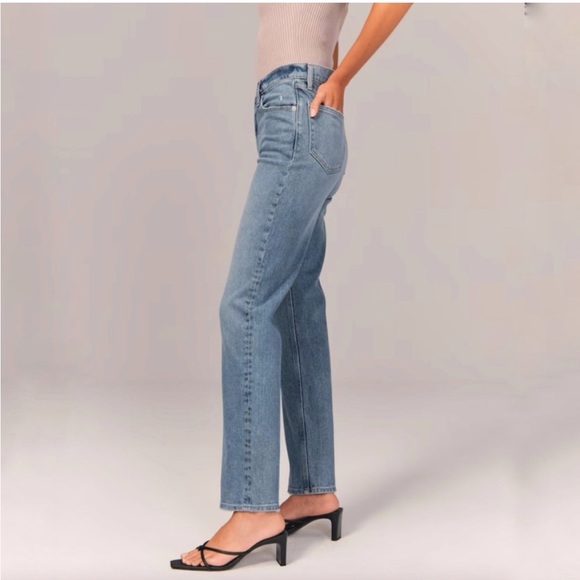 Abercrombie & Fitch The 90s Straight Ultra High Rise Curve Love Jeans - Picture 3 of 7